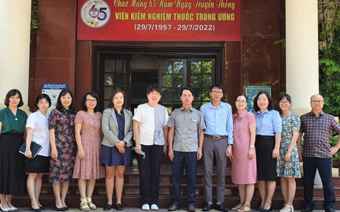 Members of Vietnam’s National Institute of Drug Quality Control (NIDQC)